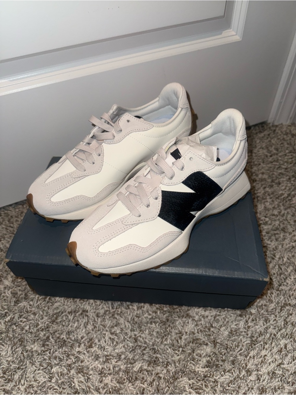 New Balance Women's 327
